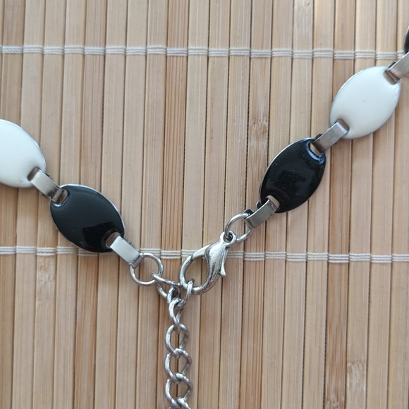 New black and white metal and chain belt - Picture 2 of 6